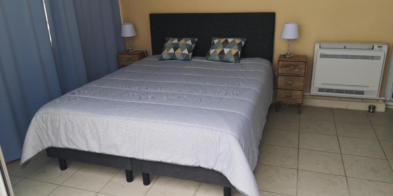 20 M2 De Terrasse Face A La A En Roussillon