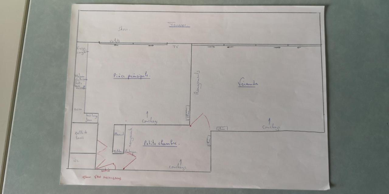 Apartment 20 M2 De Terrasse Face A La A En Roussillon